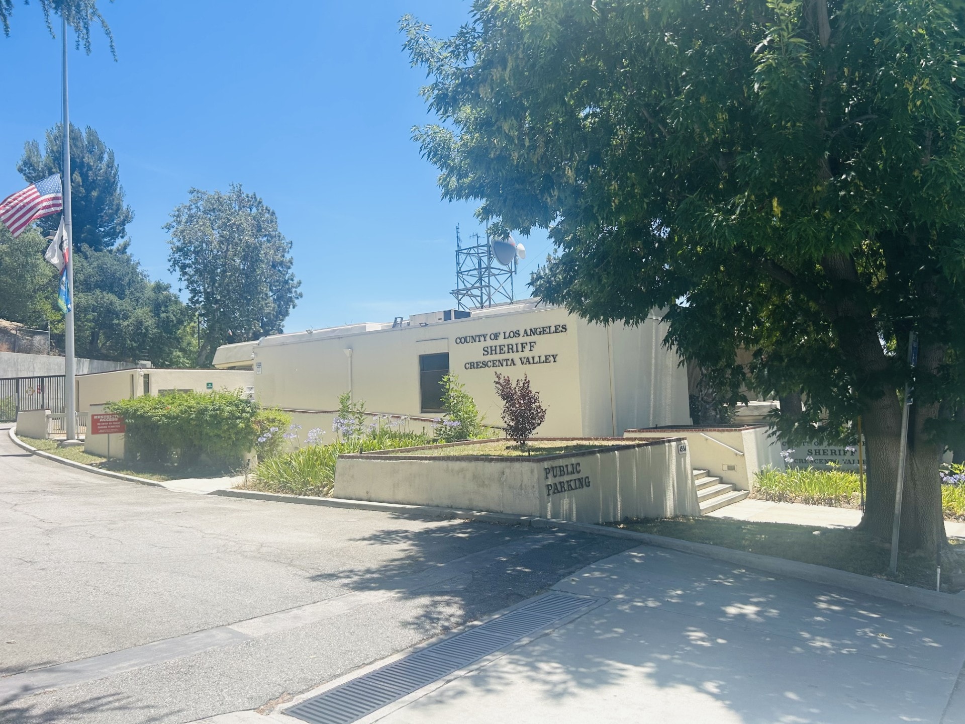 LASD Crescenta Valley Station — 4554 Briggs Avenue, La Crescenta, CA 91214